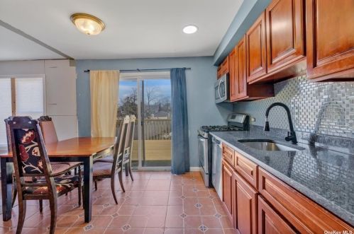 1506 Peapond Rd, North Bellmore NY  11710-2924 exterior