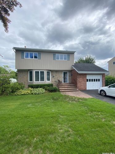 120 Orleans Ln, Muttontown, NY 11753-1619