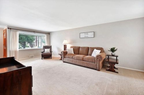 57 Keeney St, Manchester CT 06040-6426 exterior