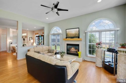 22 Winding Way, West Paterson NJ  07424-2665 exterior