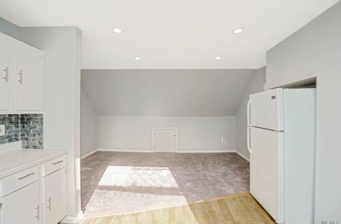 17 Caldwell St, Huntington Station NY 11746-1859 exterior