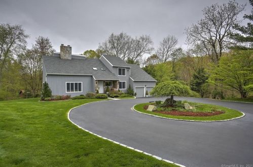 75 Blackberry Dr, Stamford, CT 06903-1208