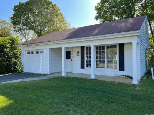 215 Kingston Dr, Panamoka, NY 11961-2014