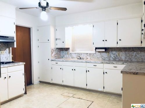 609 Berwick St, Victoria, TX 77904-2891