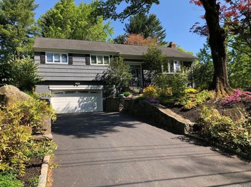 23 Macy Rd, Briarcliff, NY 10510-1011