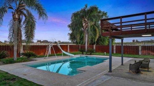 1812 Golf Rd, Turlock CA  95380-9746 exterior