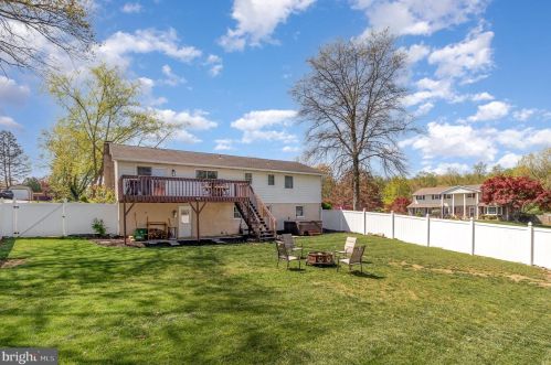 81 Moongale Dr, Carlisle PA  17013-2116 exterior