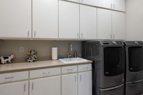 8 King Edward Ct, Rancho Mirage CA  92270-1621 exterior