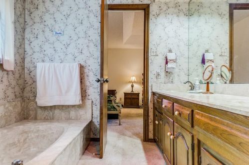 702 Mount Vernon Dr, Richardson TX  75081-5336 exterior