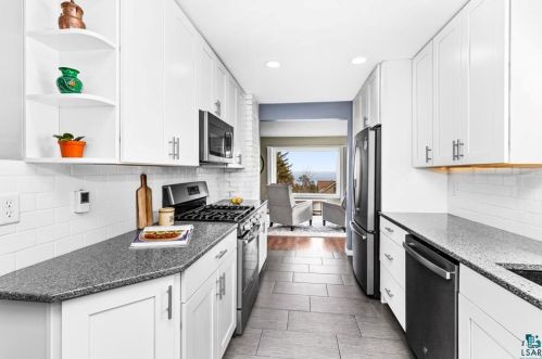 801 Skyline Pkwy, Duluth MN  55805-1149 exterior