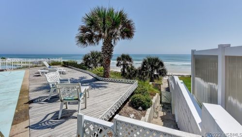 4241 Atlantic Ave, Daytona Beach FL 32127-7004 exterior