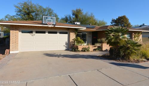 7571 Dos Mujeres Rd, Tucson, AZ 85715-3510