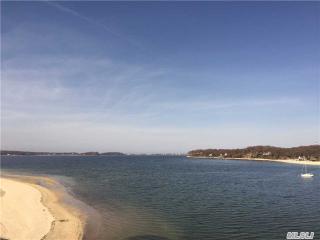 565 Mckinley Ter, Center Port, NY 11721-1015