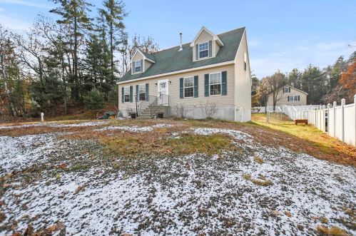 91 Main St, Raymond, NH 03077-2327
