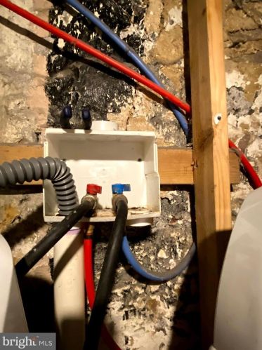 1216 Derry St, Harrisburg PA 17111-1141 exterior