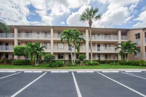 7320 Glenmoor Ln, Naples, FL 34104-6748