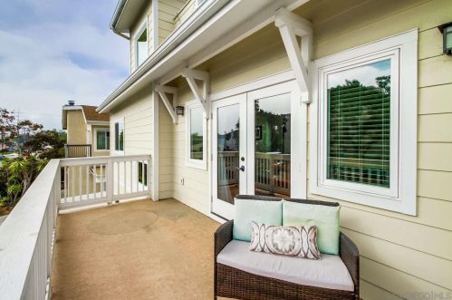 1760 La Playa Ave, San Diego CA 92109-6526 exterior