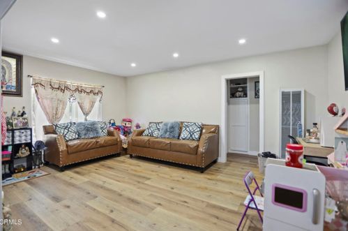 231 Roosevelt Ave, Oxnard CA  93030-0054 exterior