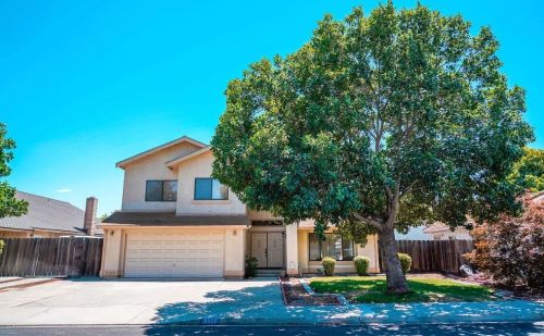 2512 Manor Oak Dr, Modesto, CA 95355-9445