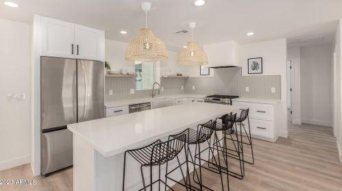 231 El Camino Dr, Phoenix AZ  85020-3515 exterior