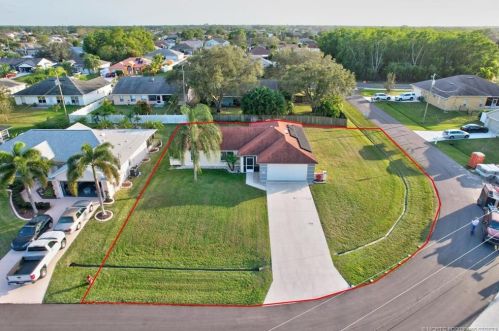 5577 Clark Ave, Fort Pierce, FL 34983-2333