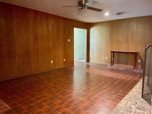 2906 Brookhollow Dr, Denton, TX 76207-1216