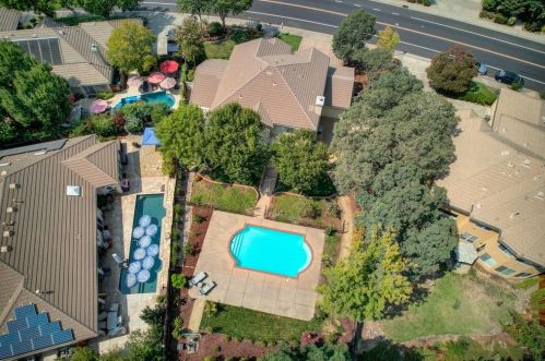 255 American River Canyon Dr, Folsom CA  95630-7142 exterior