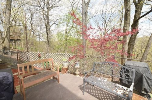 413 Woodland Hl Rd, White Plains NY  10603-3135 exterior