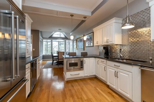 25 Hawthorne Vlg Rd, Nashua NH 03062-2274 exterior