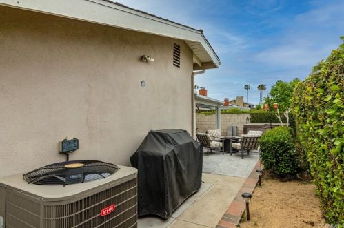 3571 Julian Ave, Long Beach CA  90808-3111 exterior