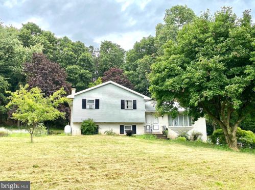 2854 Dogwood Dr, Coopersburg, PA 18036-1201