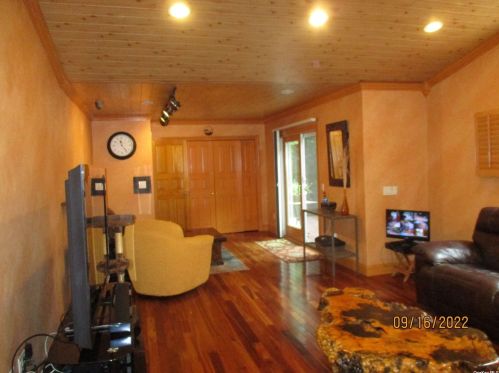 568 Bread And Cheese Hollow Rd, Northport NY  11768-2326 exterior