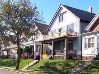 3155 14th St, Milwaukee, WI 53206-2768