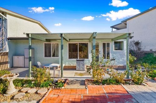 19712 Avenue Of The Oaks, Santa Clarita CA  91321-1311 exterior
