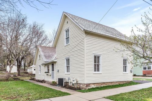 217 Linden St, Waterford, MN 55057-1424