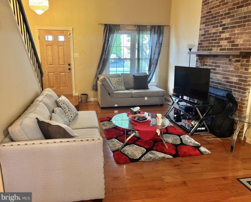 6053 Ponhill Dr, Woodbridge VA  22193-3952 exterior