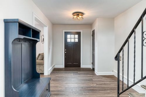 17 Harbor Oaks Dr, San Remo NY  11754-1012 exterior