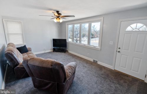 37 Campanell Ave, Gloucester, NJ 08031-2321