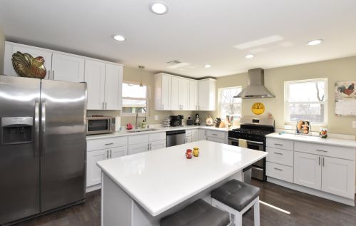 6170 Racine Pl, Waukesha, WI 53146-5432