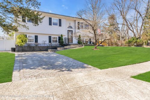 17 Dogwood Dr, Jackson Twp NJ  08527-1342 exterior