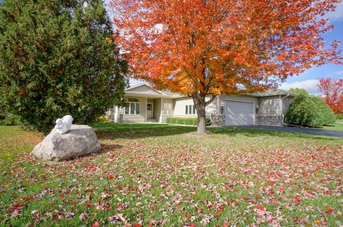 1495 Fairways Cir, Oconomowoc, WI 53066-4259