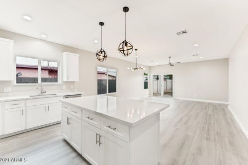 4815 37 Ave, Phoenix AZ 85053-4604 exterior