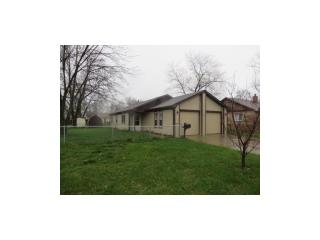 37 Sayre Dr, Greenwood IN  46143-1134 exterior