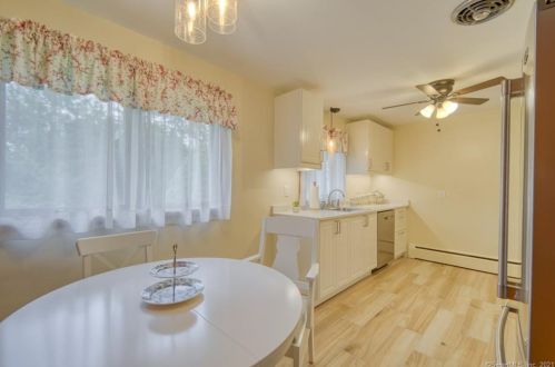 32 Maple View Dr, Waterbury CT  06716-1643 exterior