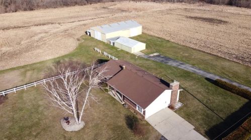 7305 Wildwood Rd, West Bend, WI 53090-8601