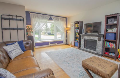 11344 Riverland Rd, Thiensville, WI 53092-2714
