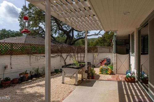 1310 Fern Oaks Dr, Santa Paula CA  93060-1275 exterior