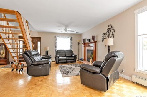 147 Cornwell Ave, Williston Park, NY 11596-1535