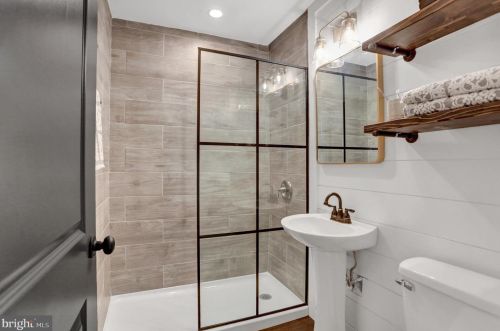 1053 Wayne Ave, Carlisle PA  17013-1640 exterior