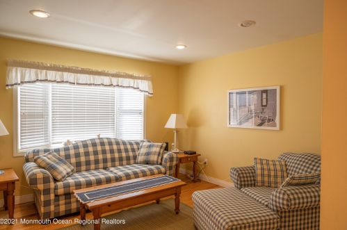 126 Bayberry Rd, Lavallette NJ  08735-3307 exterior